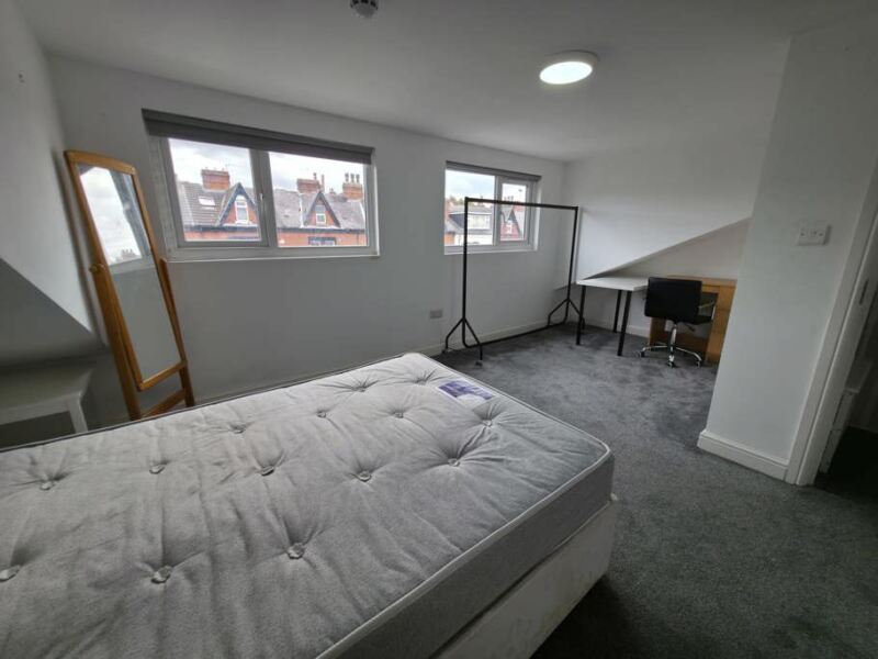 Brudenell Mount, Hyde Park