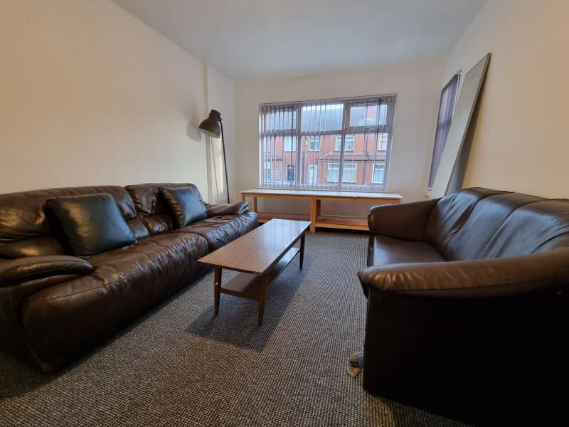 Mayville Avenue, Hyde Park