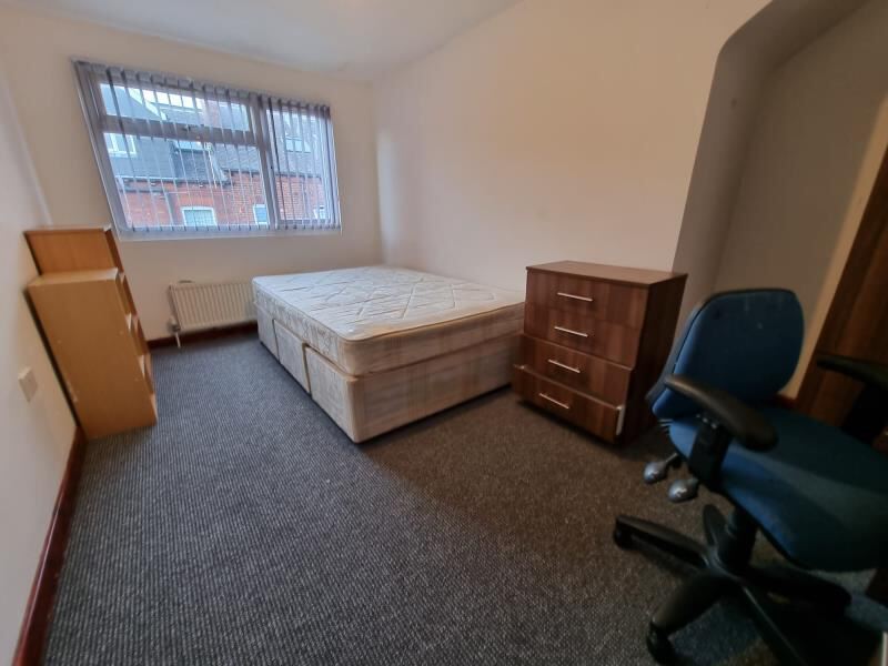 Mayville Avenue, Hyde Park