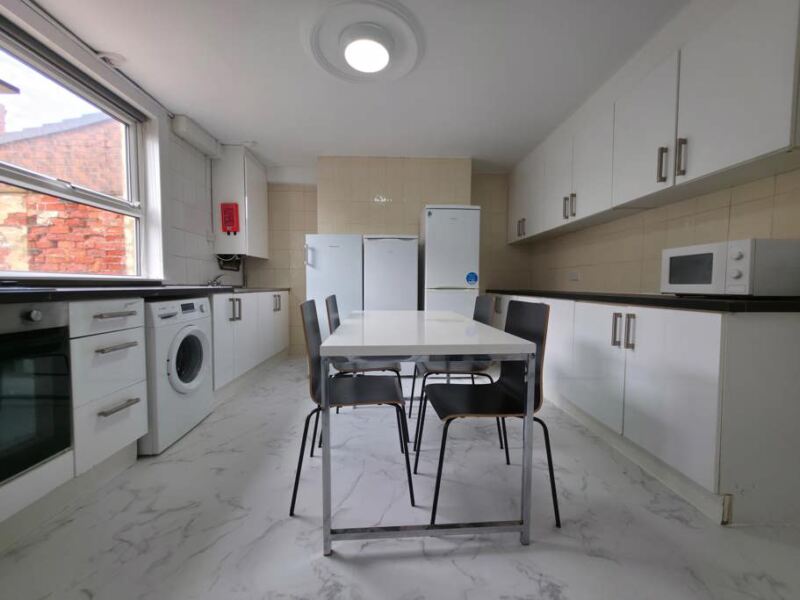 Brudenell Grove, Hyde Park