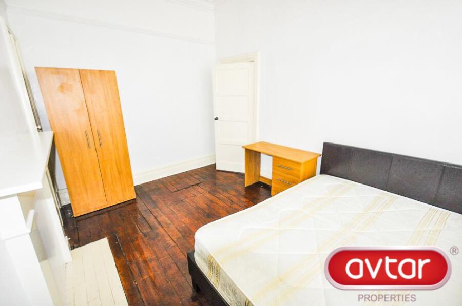 Cardigan Road, Hyde Park