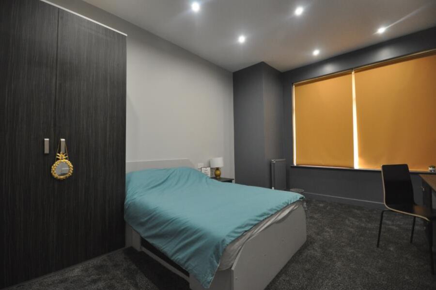 Chestnut Avenue, Hyde Park