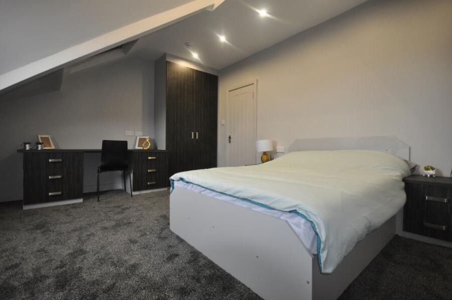 Chestnut Avenue, Hyde Park