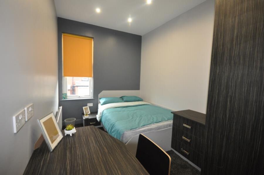 Chestnut Avenue, Hyde Park