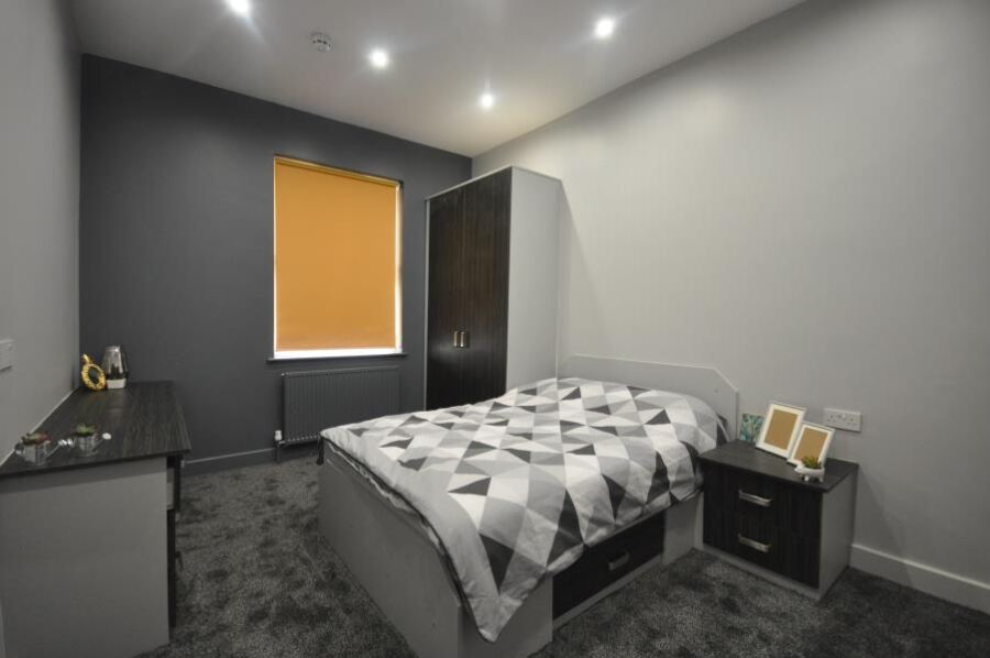 Chestnut Avenue, Hyde Park