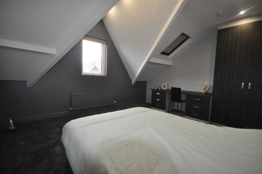 Chestnut Avenue, Hyde Park