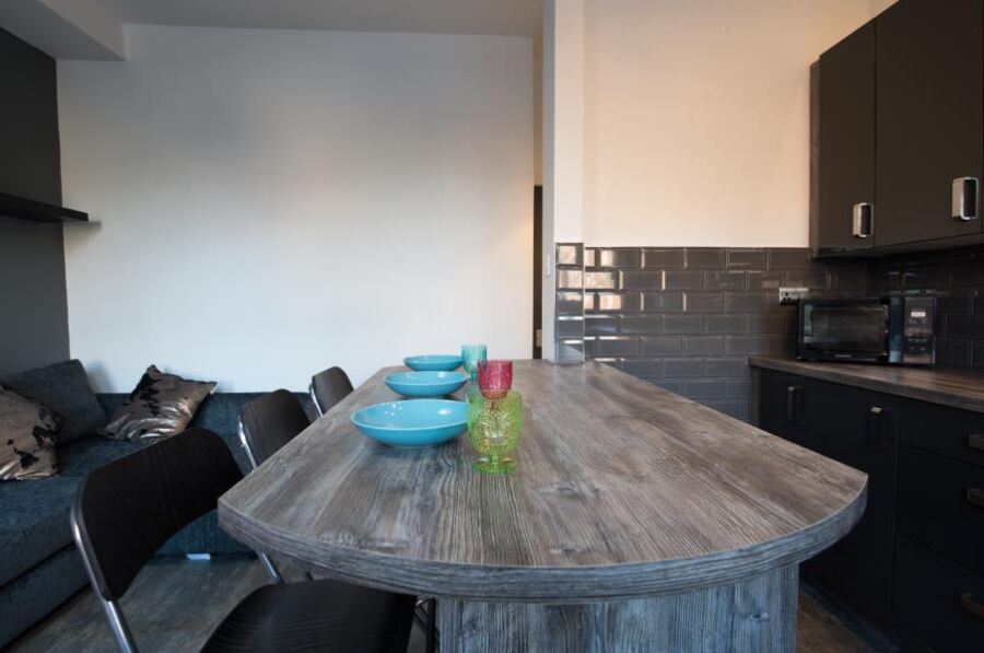 Brudenell Grove, Hyde Park