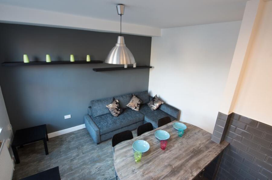 Brudenell Grove, Hyde Park