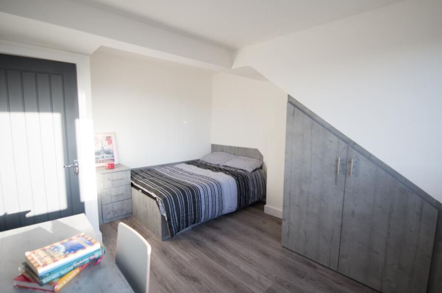 Brudenell Grove, Hyde Park