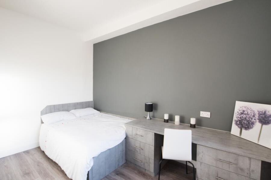 Brudenell Grove, Hyde Park