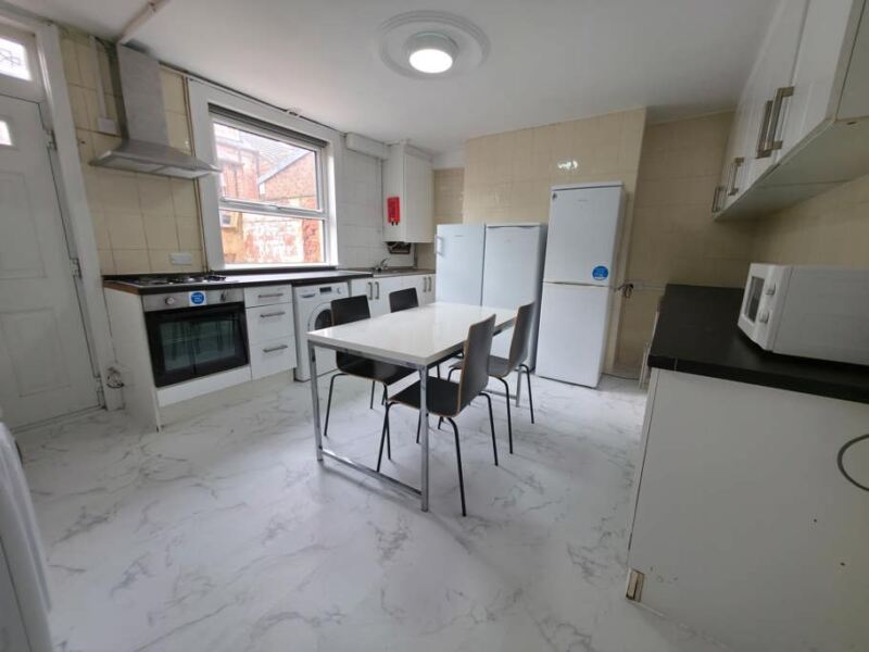 Brudenell Grove, Hyde Park