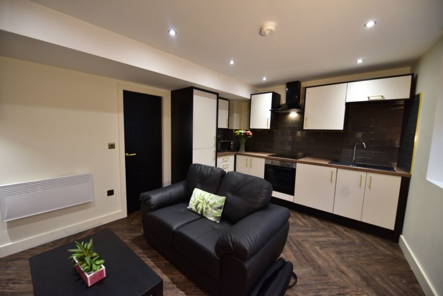 Raven Road, Hyde Park