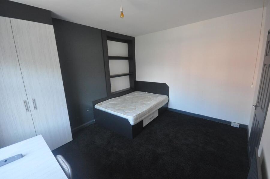 Thornville Road, Hyde Park