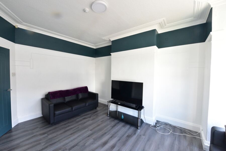 Hessle Avenue, Hyde Park