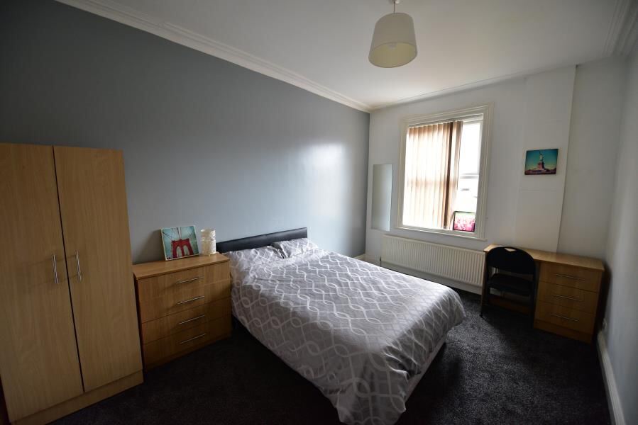 Chestnut Avenue, Hyde Park