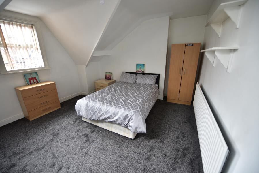 Chestnut Avenue, Hyde Park