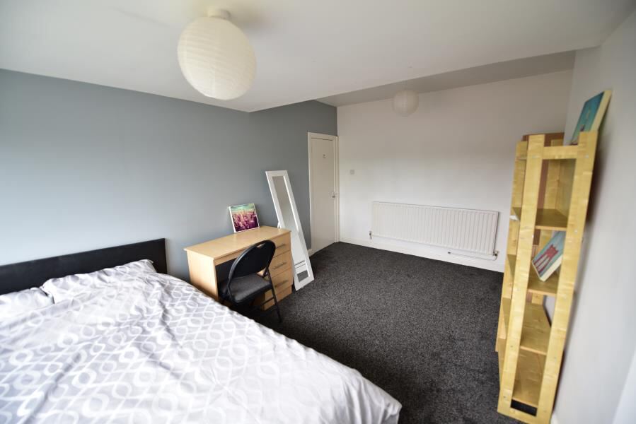 Chestnut Avenue, Hyde Park