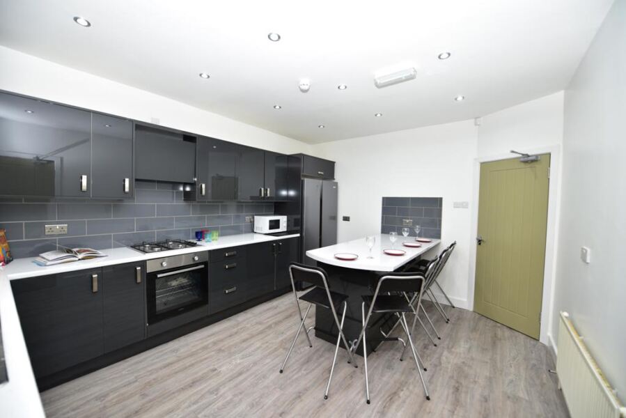 Hessle Terrace, Hyde Park