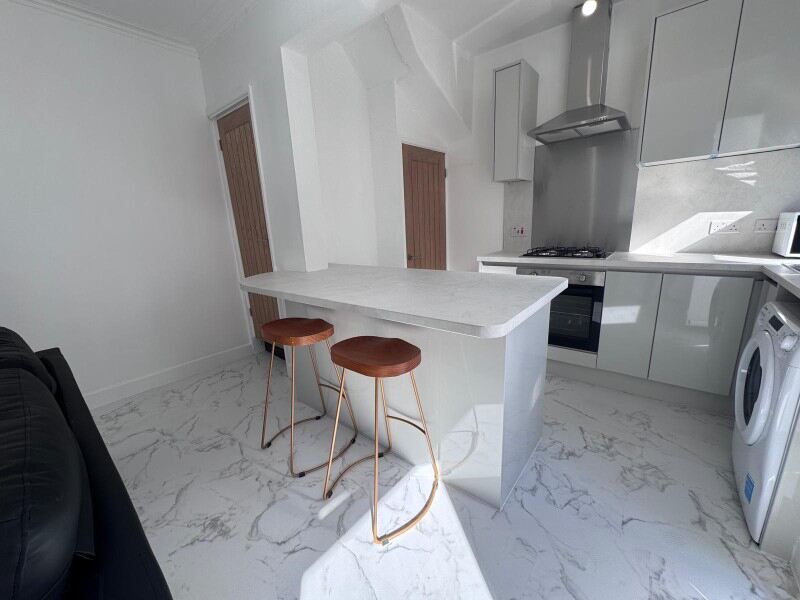 Harold Mount, Hyde Park