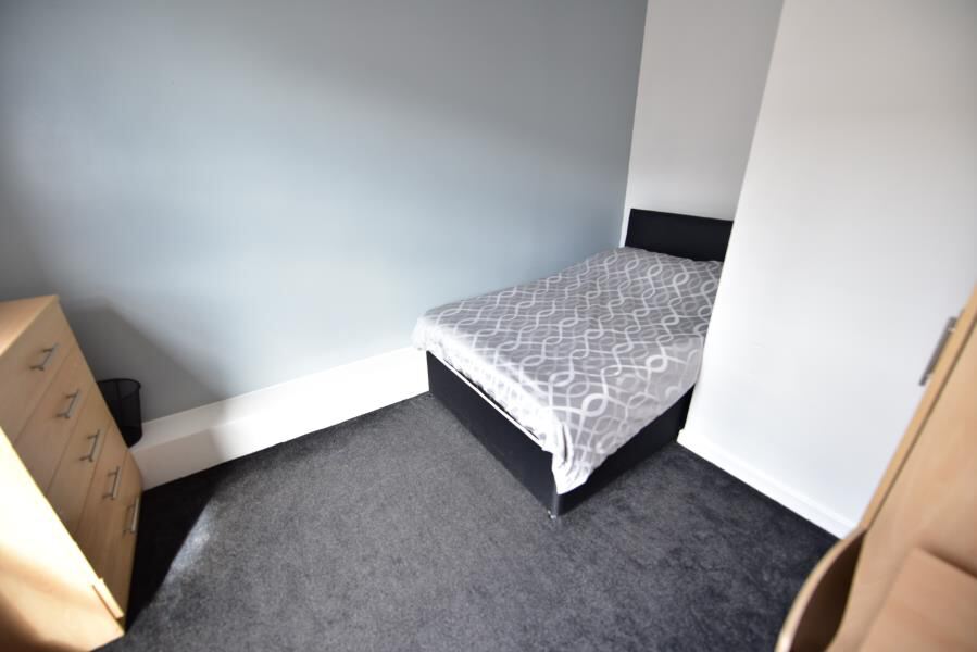 Norwood Place, Hyde Park