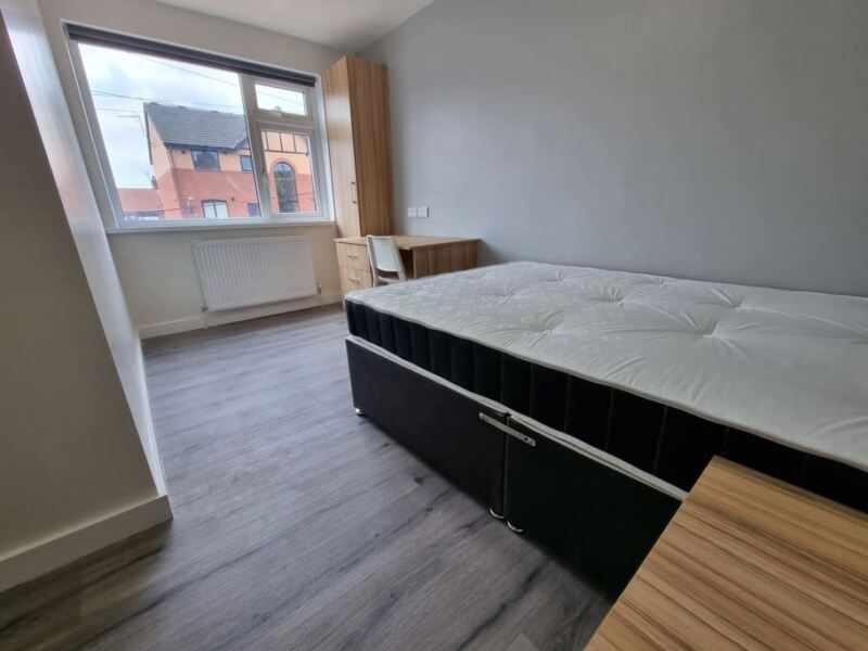 Hessle Road, Hyde Park