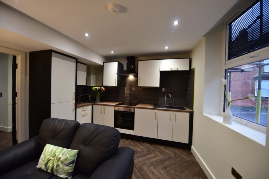 Raven Road, Hyde Park