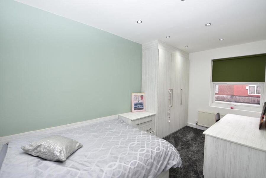 Hessle Terrace, Hyde Park