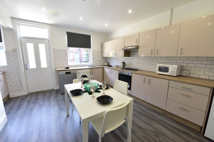 Hessle Avenue, Hyde Park