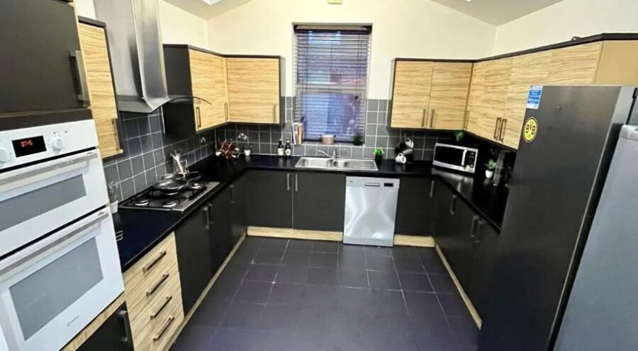 Norwood Road, Hyde Park