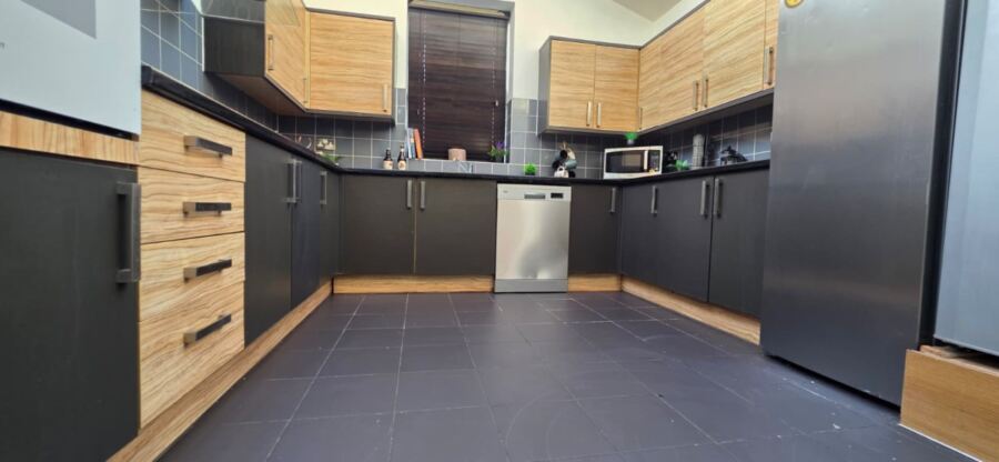 Norwood Road, Hyde Park