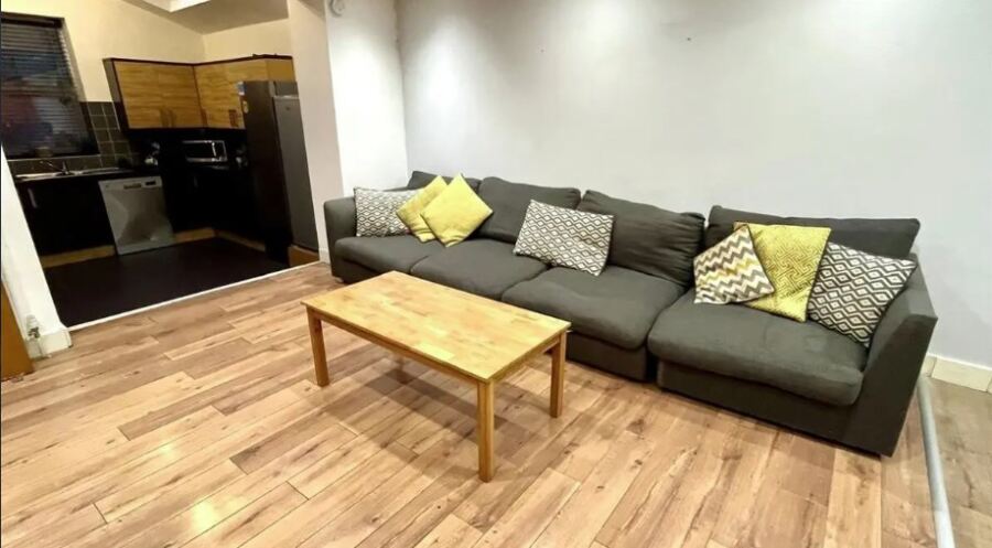 Norwood Road, Hyde Park