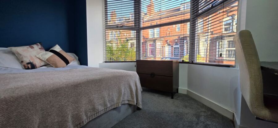 Norwood Road, Hyde Park