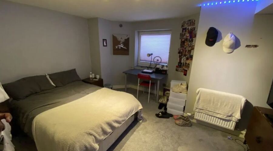 Norwood Road, Hyde Park