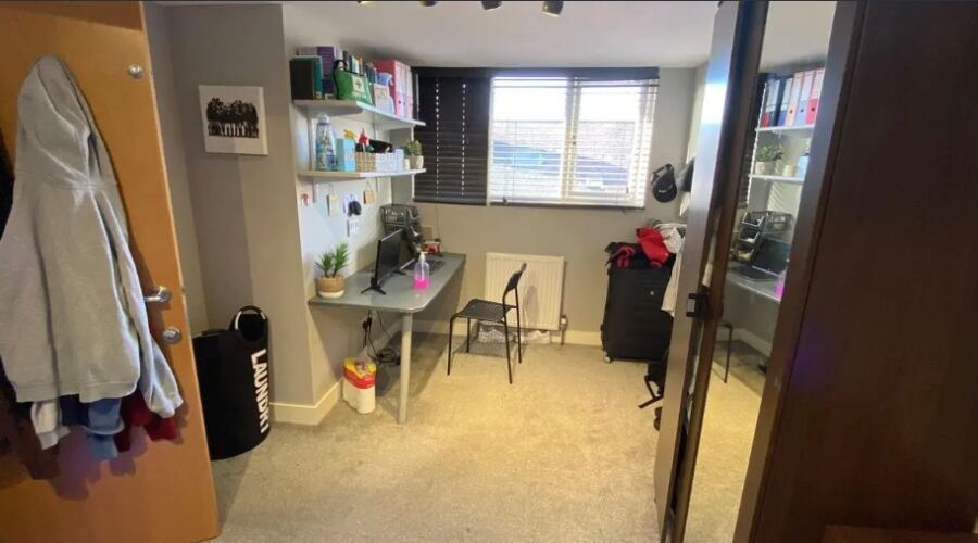 Norwood Road, Hyde Park