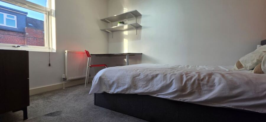 Norwood Road, Hyde Park