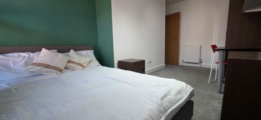 Norwood Road, Hyde Park