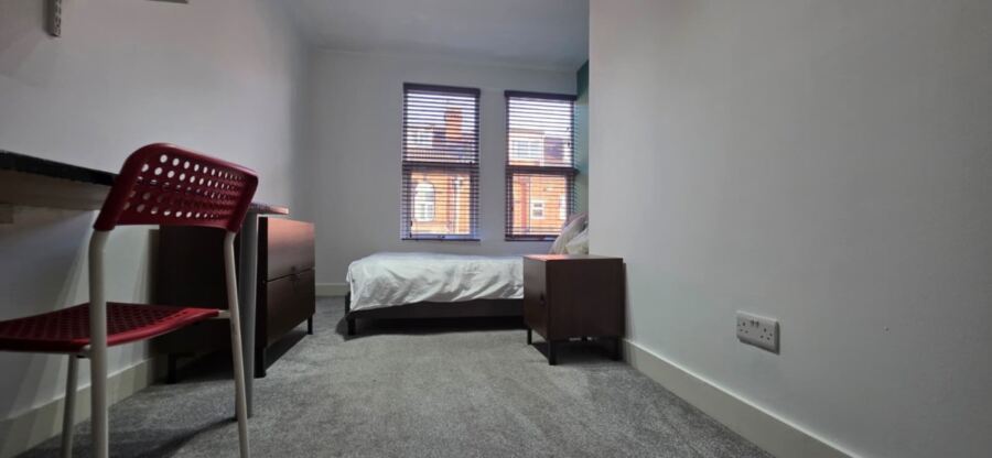 Norwood Road, Hyde Park