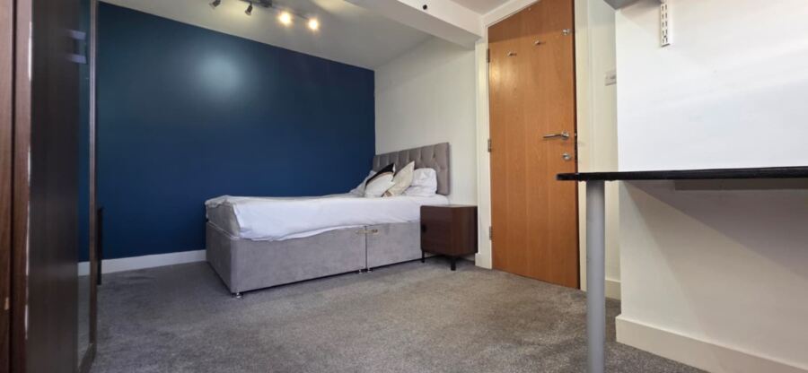 Norwood Road, Hyde Park