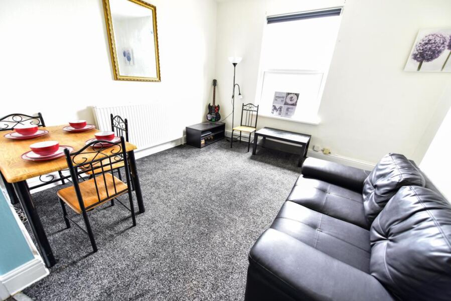 Hall Grove, Hyde Park