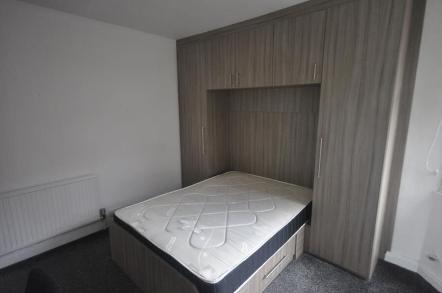 Buckingham Avenue, Hyde Park