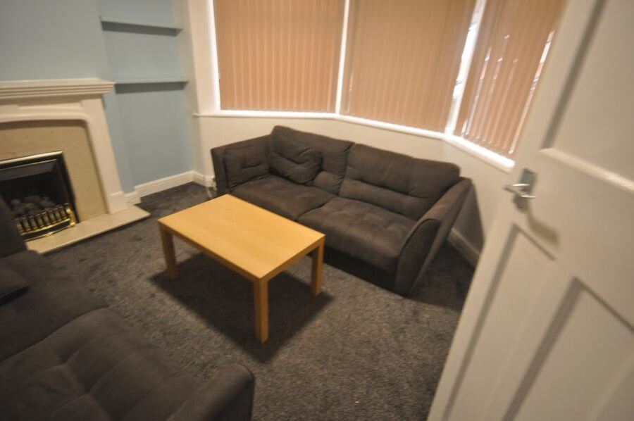 Buckingham Avenue, Hyde Park