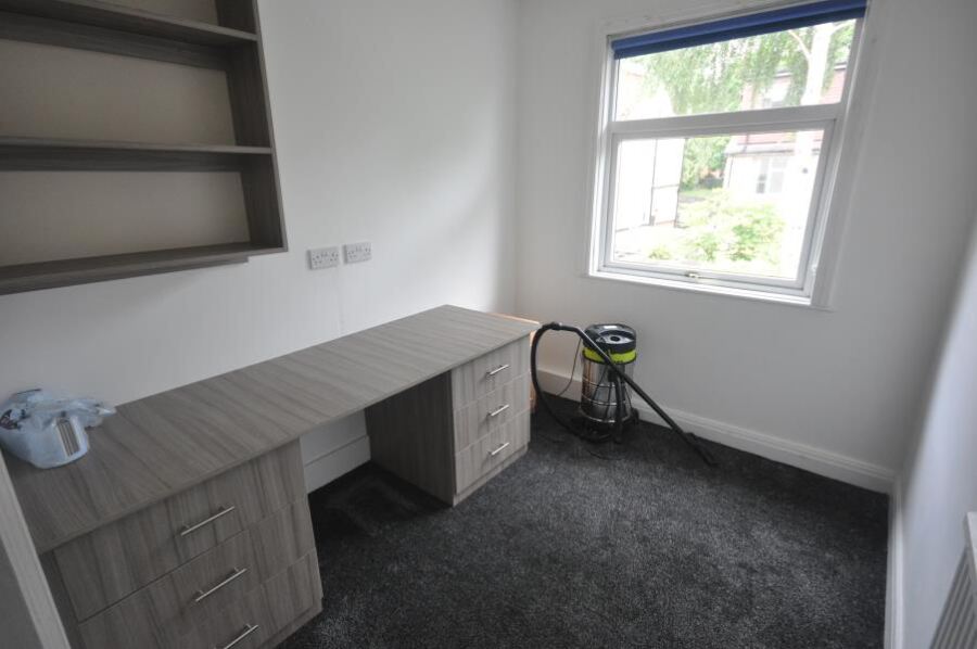 Buckingham Avenue, Hyde Park