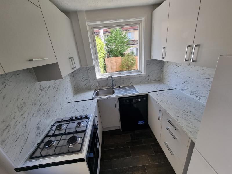 Buckingham Avenue, Hyde Park