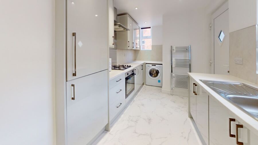 Manor Drive, Hyde Park