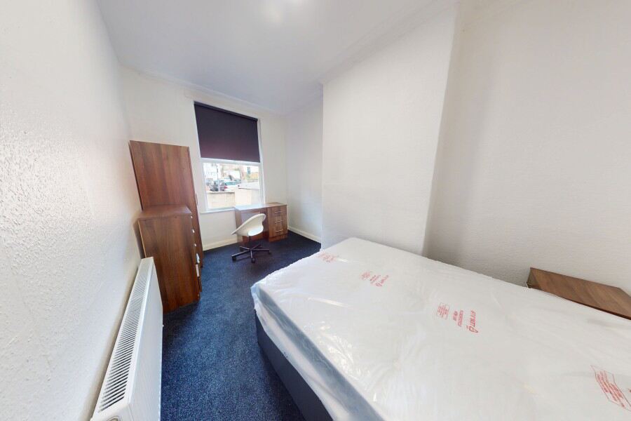 Manor Drive, Hyde Park