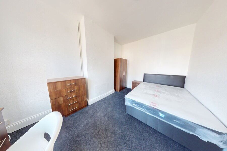 Manor Drive, Hyde Park