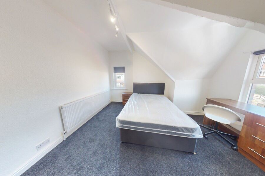 Manor Drive, Hyde Park