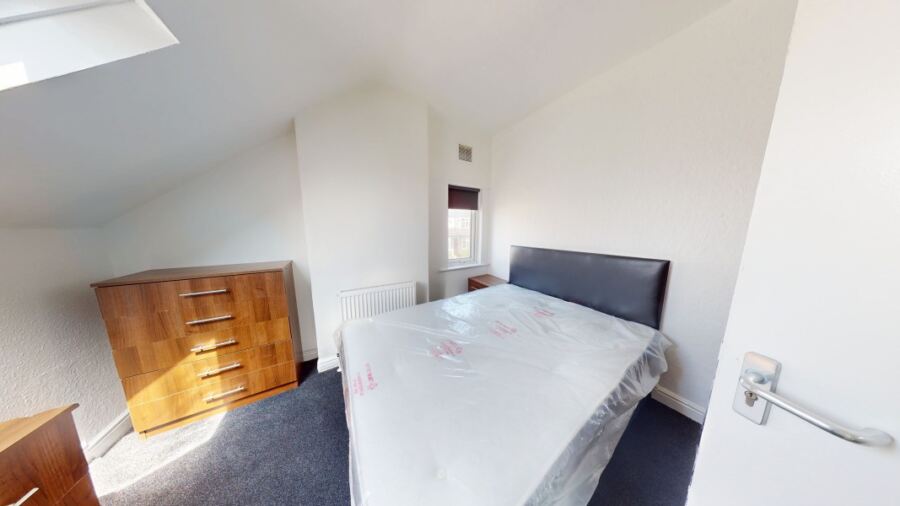 Manor Drive, Hyde Park