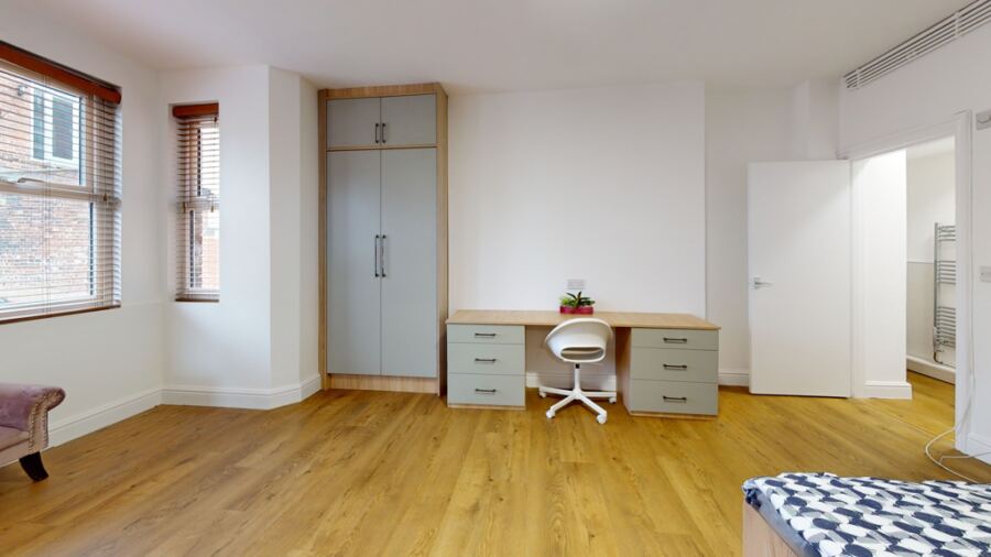 Clarendon Road, University