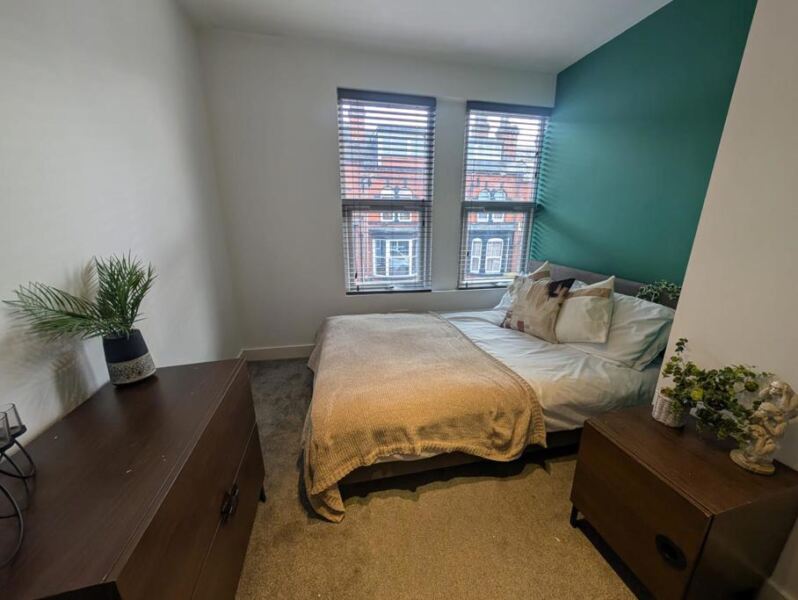 Norwood Road, Hyde Park